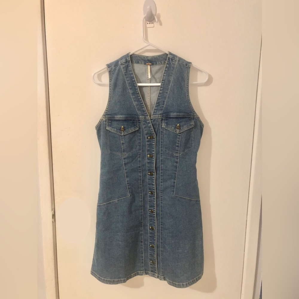 Free People Blue Button-Front Mini Denim Dress size 2 grunge sleeveless v neck